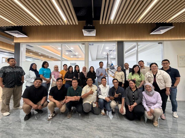 Foto bersama peserta kegiatan AEO Refreshment Training